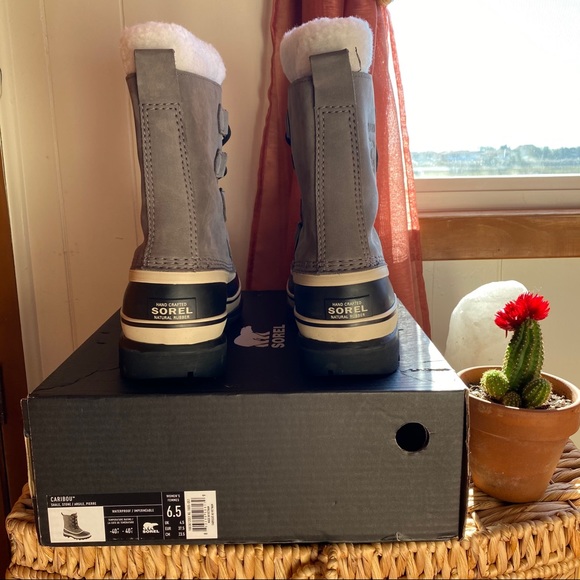 Sorel Caribou snow boots. - Picture 4 of 6